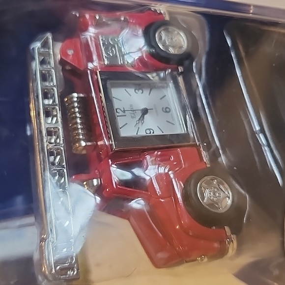 Elgin collectible mini clock fire engine needs battery sold as is . Great piece - Picture 1 of 5